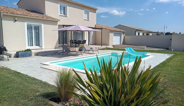 Villa with heated pool near the alpilles.