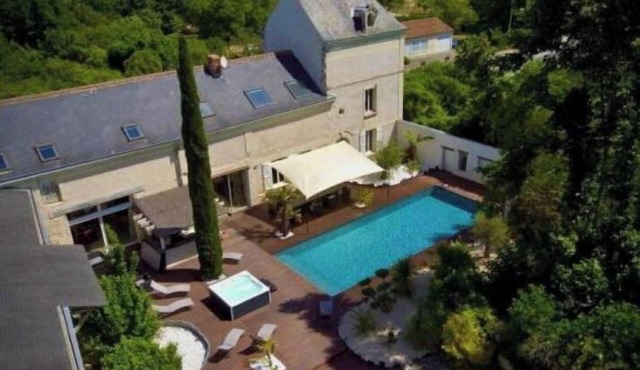Villa with heated pool and jacuzzi