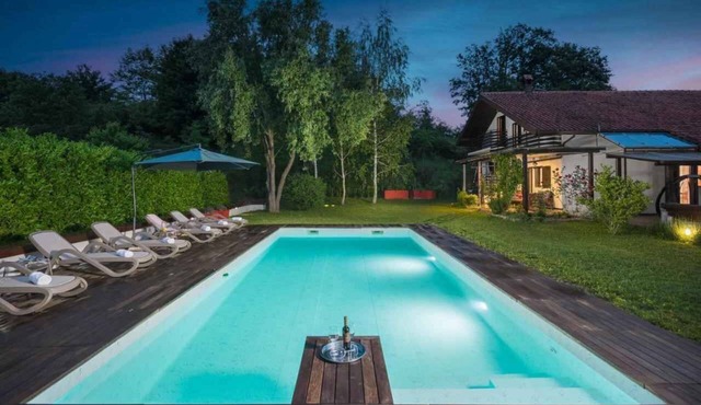 Villa with heated pool and air conditioning