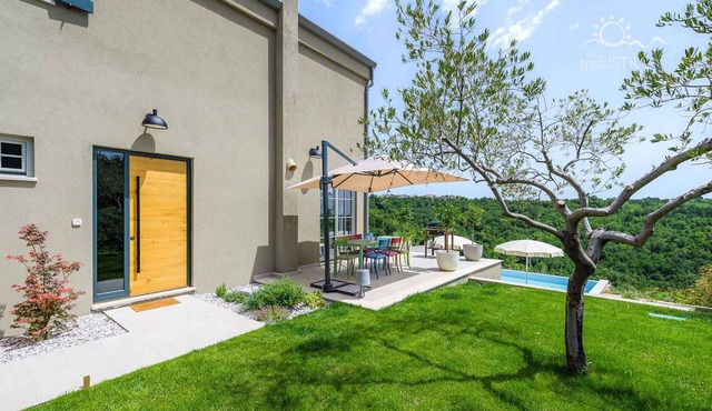Villa with heated pool