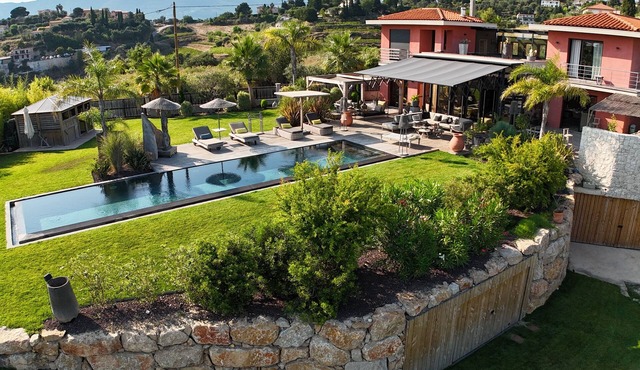 Villa With Heated Pool Sea View