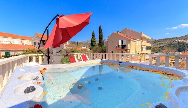 Villa with Hot Tub