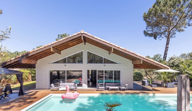 Villa with Hotel Services and Heated Pool Between Golf and Ocean – Moliets, 10 Guests