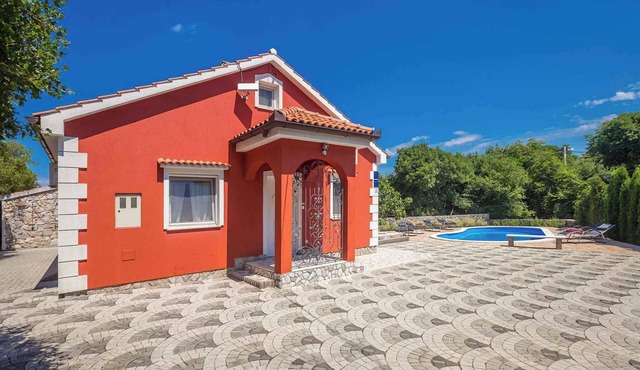 Villa with sea view and pool
