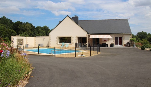 Villa with indoor and outdoor pools