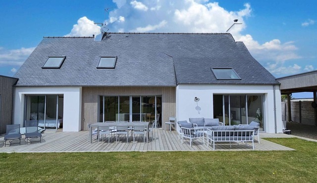 Villa with indoor pool 5 minutes walk from the beach