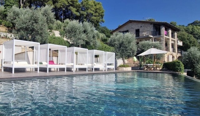 Villa with infinity pool in Terni