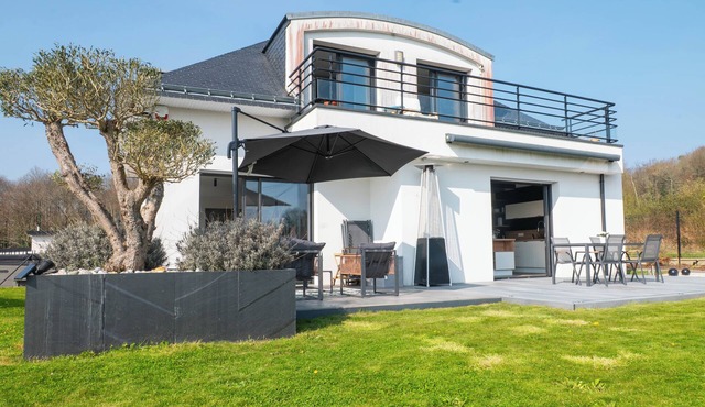 Villa with jacuzzi, 5 bedrooms - ideal for families