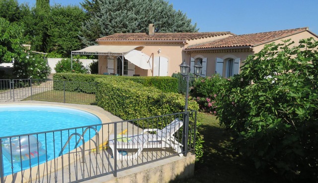 Villa with large garden, heated pool near Vaison and Mt Ventoux
