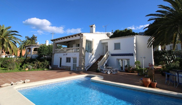 Villa with large garden and pool Alqueria BB 4 Pers