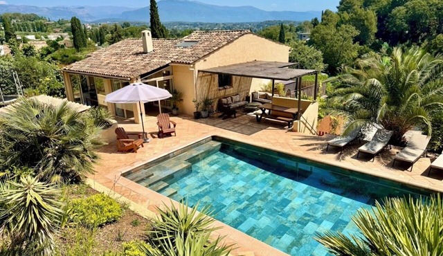 Villa with Large Pool & Independent Studio near Old Town of Valbonne