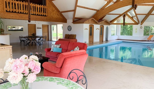 Villa with large private indoor pool, private sauna and hammam as well