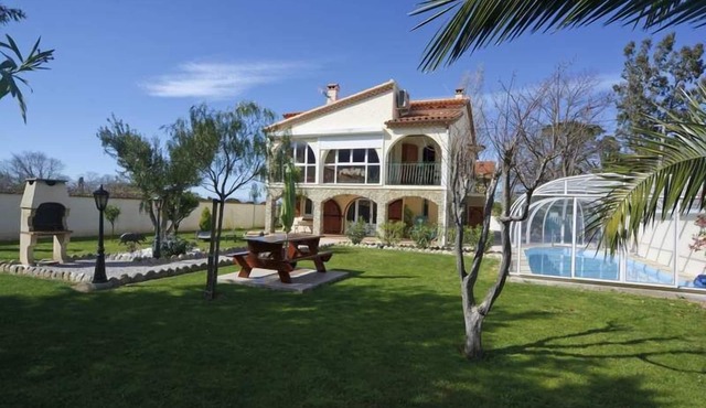 Villa with magnificent views of the Albères and Mount Canigou