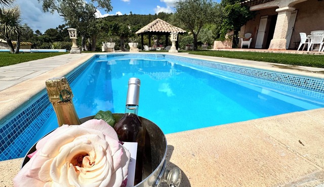 Villa with mid-season heated pool