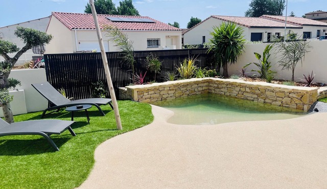 Villa with mini lagoon pool, 15 minutes from the beaches!