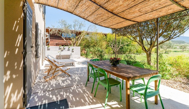 Villa with Mont Ventoux View – Terrace, Nature & Tranquility in Provence