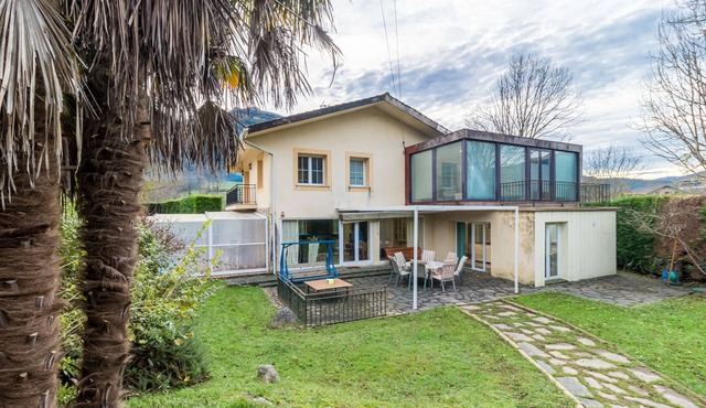 Villa with Mountain View, Private Terrace and Air Conditioning