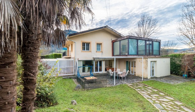 Villa with Mountain View, Private Terrace and Air Conditioning