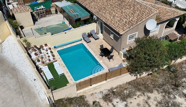 Villa with (NEW) Private Pool in secluded garden only 10 mins from sea