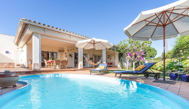 Villa with pool in Sant Pere Pescador- Private Pool- Solar Panels