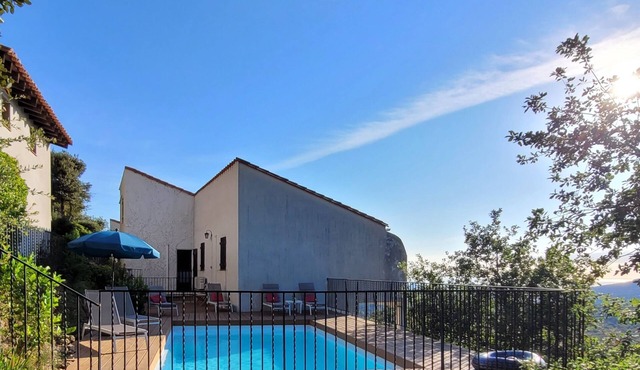 Villa with pool and breathtaking sea and mountain views in a peaceful location