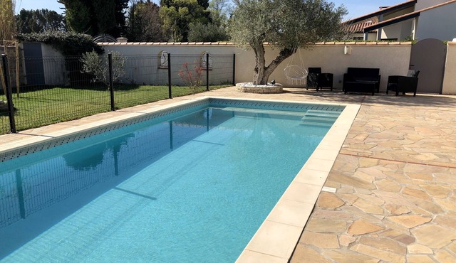 Villa with pool: modern and spacious - 12 travellers