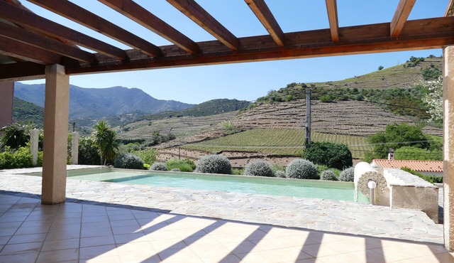 Villa with panoramic views on mountains and vineyards 5 kms from beach