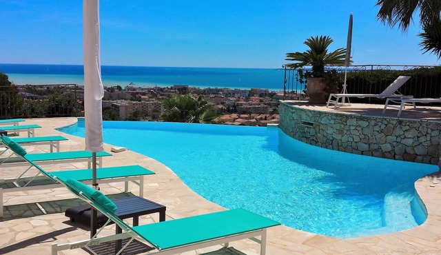 Villa with panoramic sea view and private pool