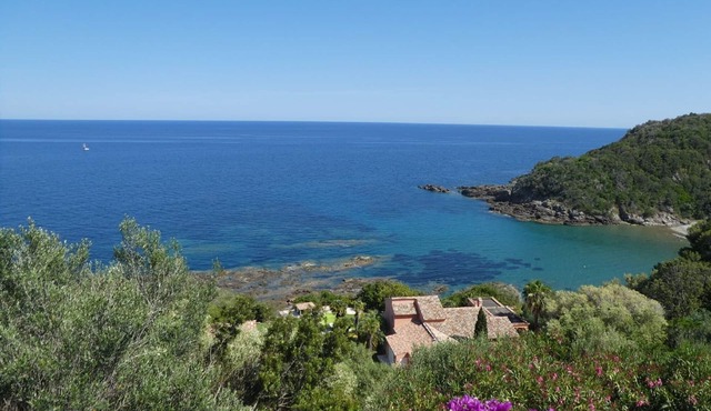 VILLA WITH PANORAMIC SEA VIEW 3 KM SOUTH OF SOLENZARA L'ALBITRU