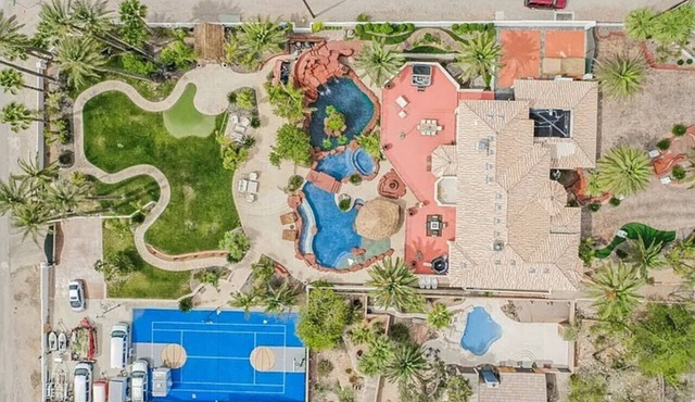 Villa with Pickleball - BB court - Pool