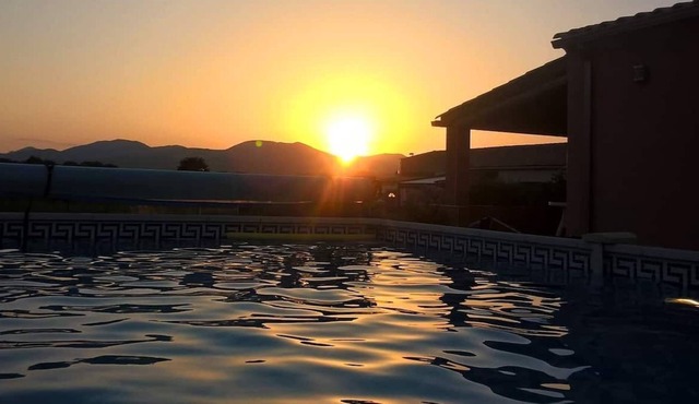 Villa with pool and view of mountains - fully accessible