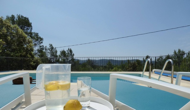 Villa with pool in the heart of the pine forest in absolute calm