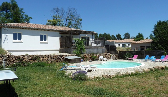 Villa with pool, 10 persons, fully equipped with calm, clear view