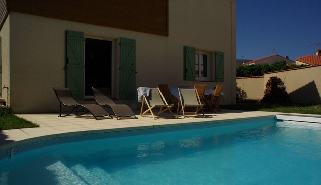 VILLA with pool, 4 bedrooms, 10' from beaches, close to CANET, 1400 euros/week