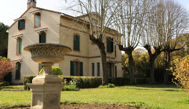 Villa with pool, Air Conditiong & private cinema. Sleeps 23