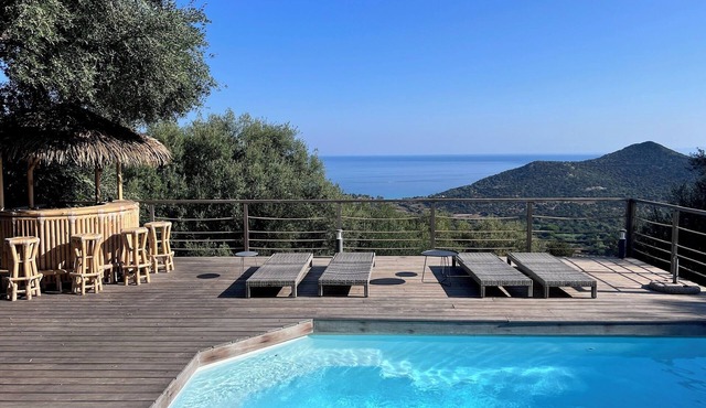 Villa with pool, air conditioning, sea view, near village and beach