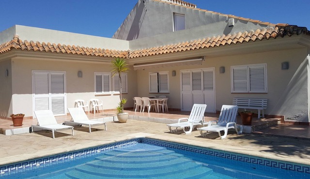 VILLA WITH POOL AND BARBECUE