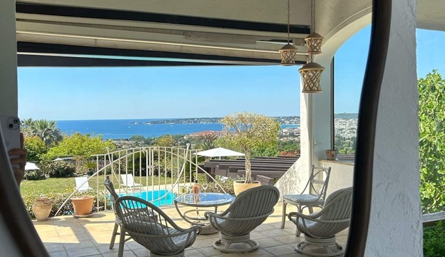 Villa with pool and exceptional sea view of Cap d'Antibes, without overlooking
