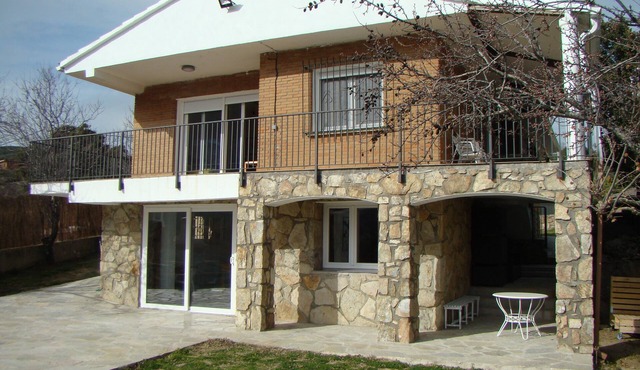 Villa with pool and BBQ for 10 people
