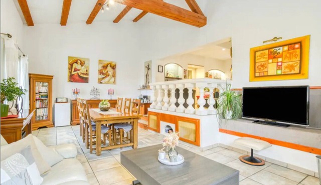 Villa with pool and fireplace near sea and mountain.