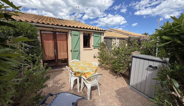Villa with pool and AC - 4 guests