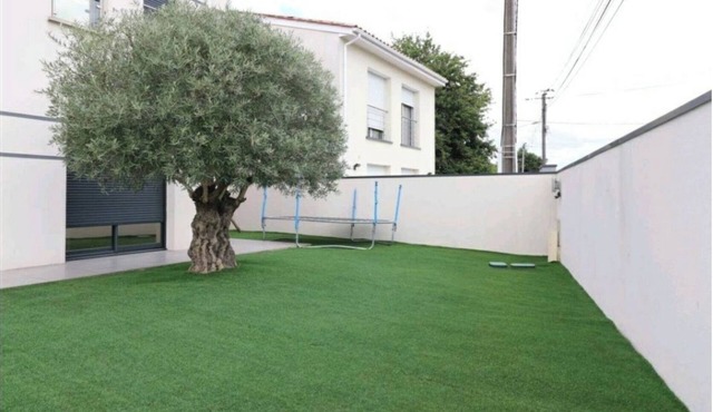 Villa with pool and spa for unforgettable moments with family or friends.