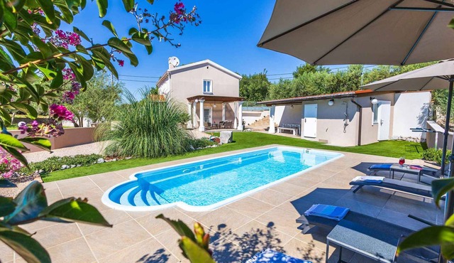 Villa with pool and garden