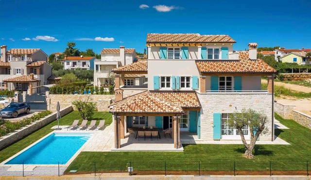 Villa with pool and garden