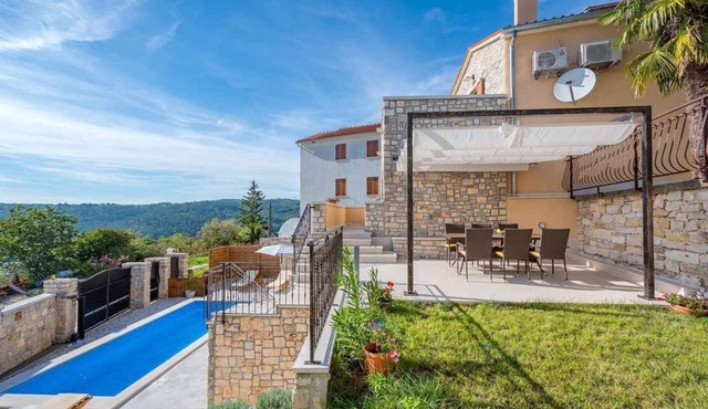 Villa with pool and panoramic view