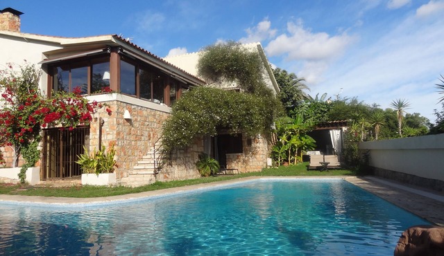 Villa with pool and private garden and barbecue. Elegant atmosphere