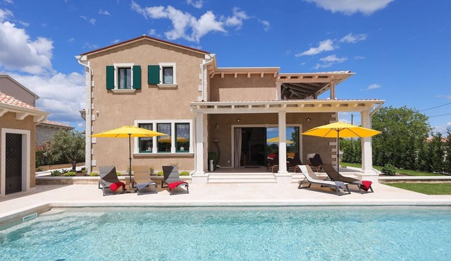 Villa with pool and sauna for up to 8 people in Central Istria