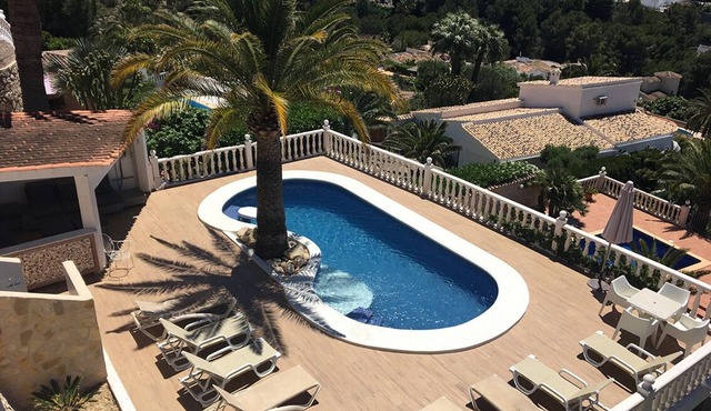 Villa with pool and sea view