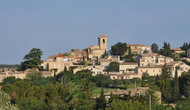 Villa with pool and view of the Ventoux on the edge of the village of Vinsobres