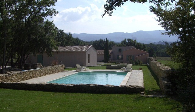 Villa With Pool And View On Luberon